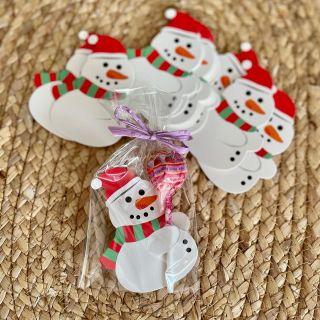 Zažiar v škôlke alebo škole s originálne oblečenou lízankou… 🤗 Hľadaj v eshope ako “oblečko” 🥰 www.darcekypredeti.sk